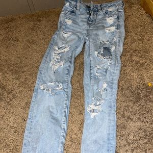 Skinny jeans with holes